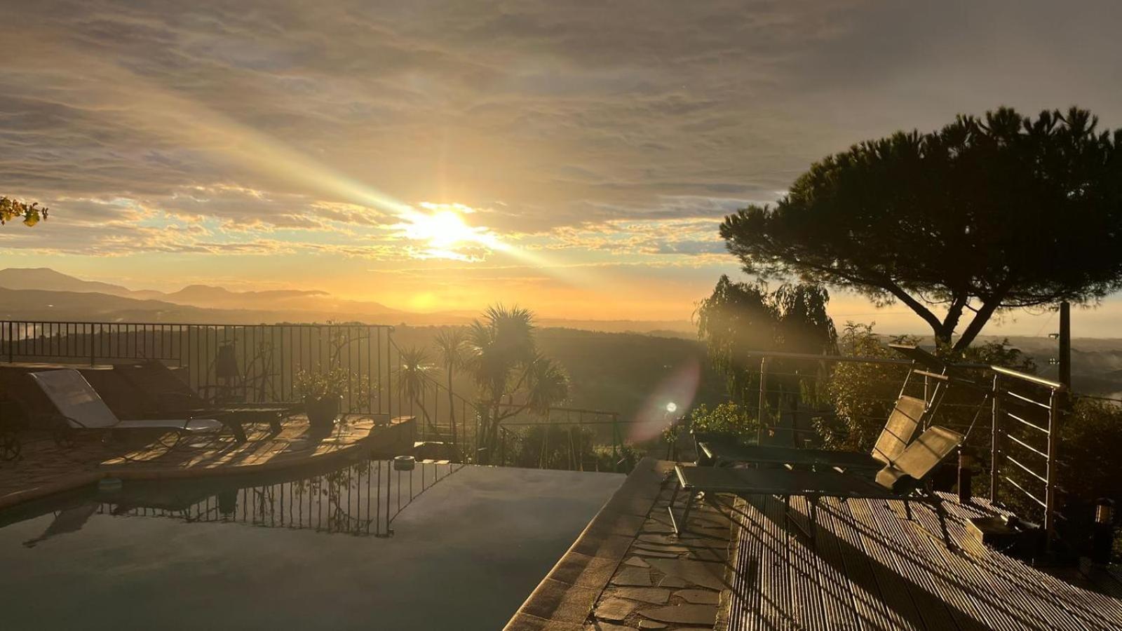 "Aux Balcons Du Riou" Avec Vue Mer 180 Degres Vence Kültér fotó